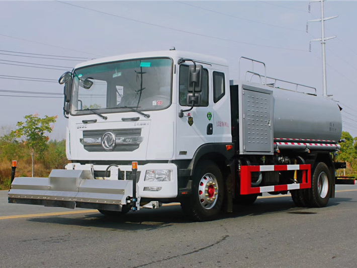 国六东风D9 11方路面清洗车